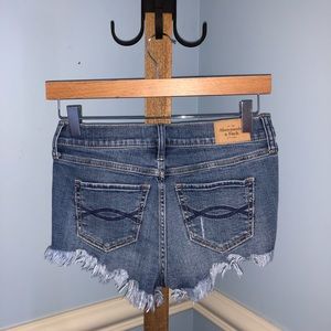 ABERCROMBIE Mid Rise shorts SIZE 25